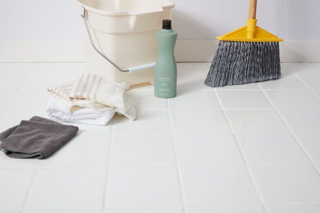 The Best Ways to Deep Clean Your Bathroom