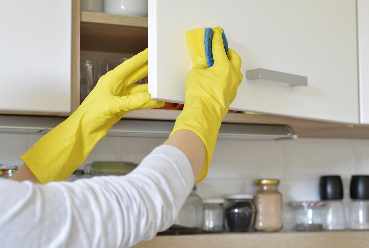Step-by-step: how to wash kitchen cabinets